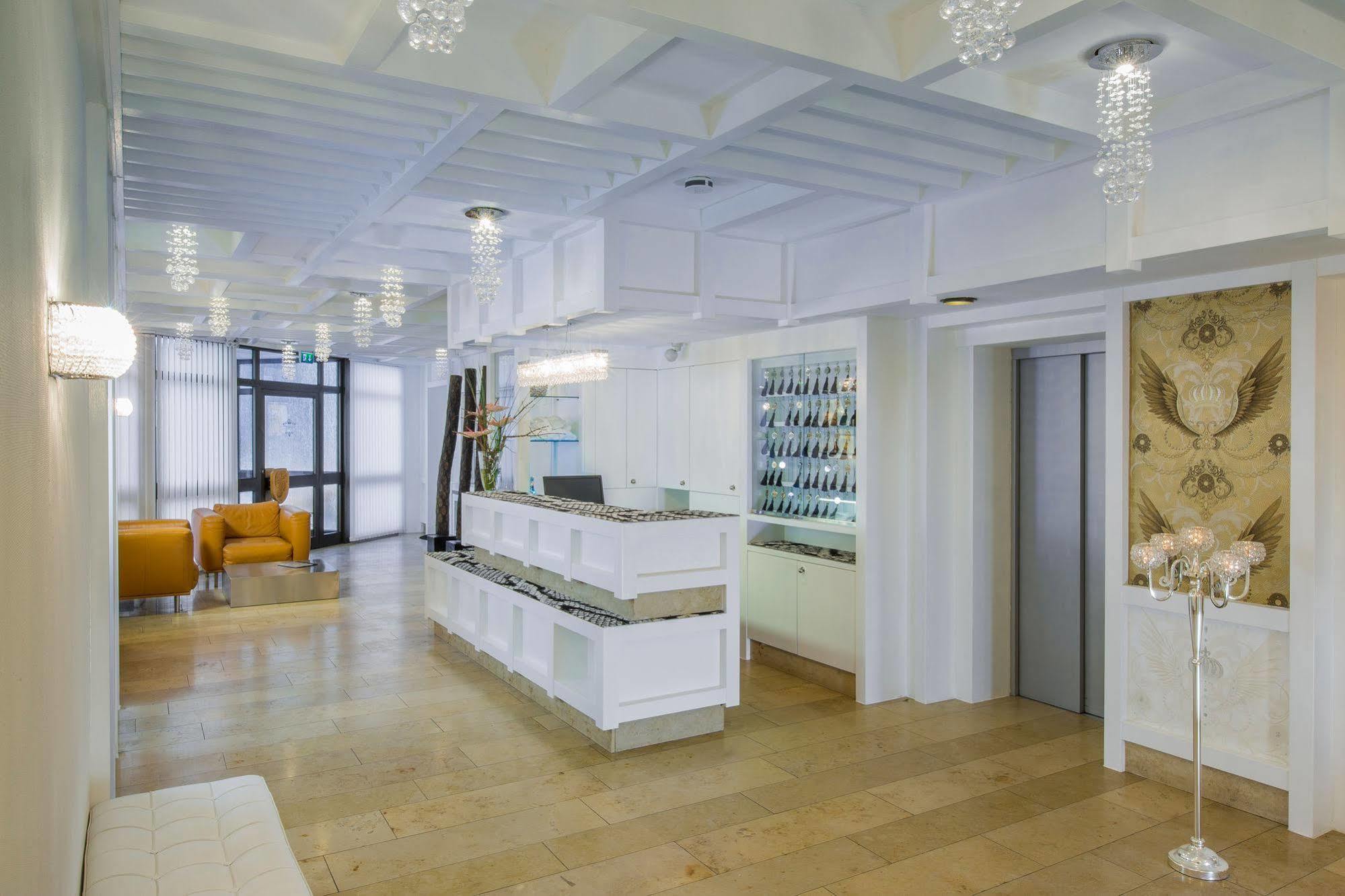 Hotel Hellers Twenty Four II -24H-Check-In- FDH Esterno foto