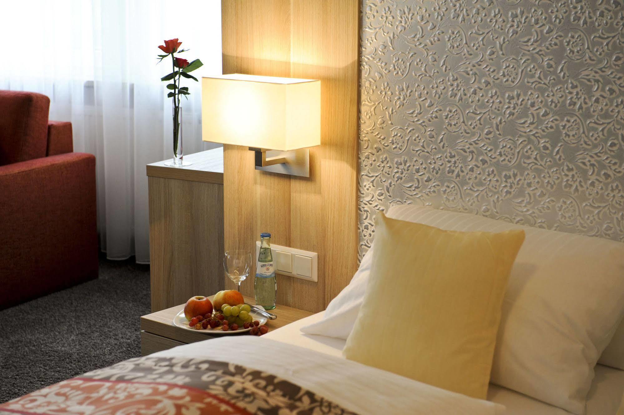 Hotel Hellers Twenty Four II -24H-Check-In- FDH Esterno foto
