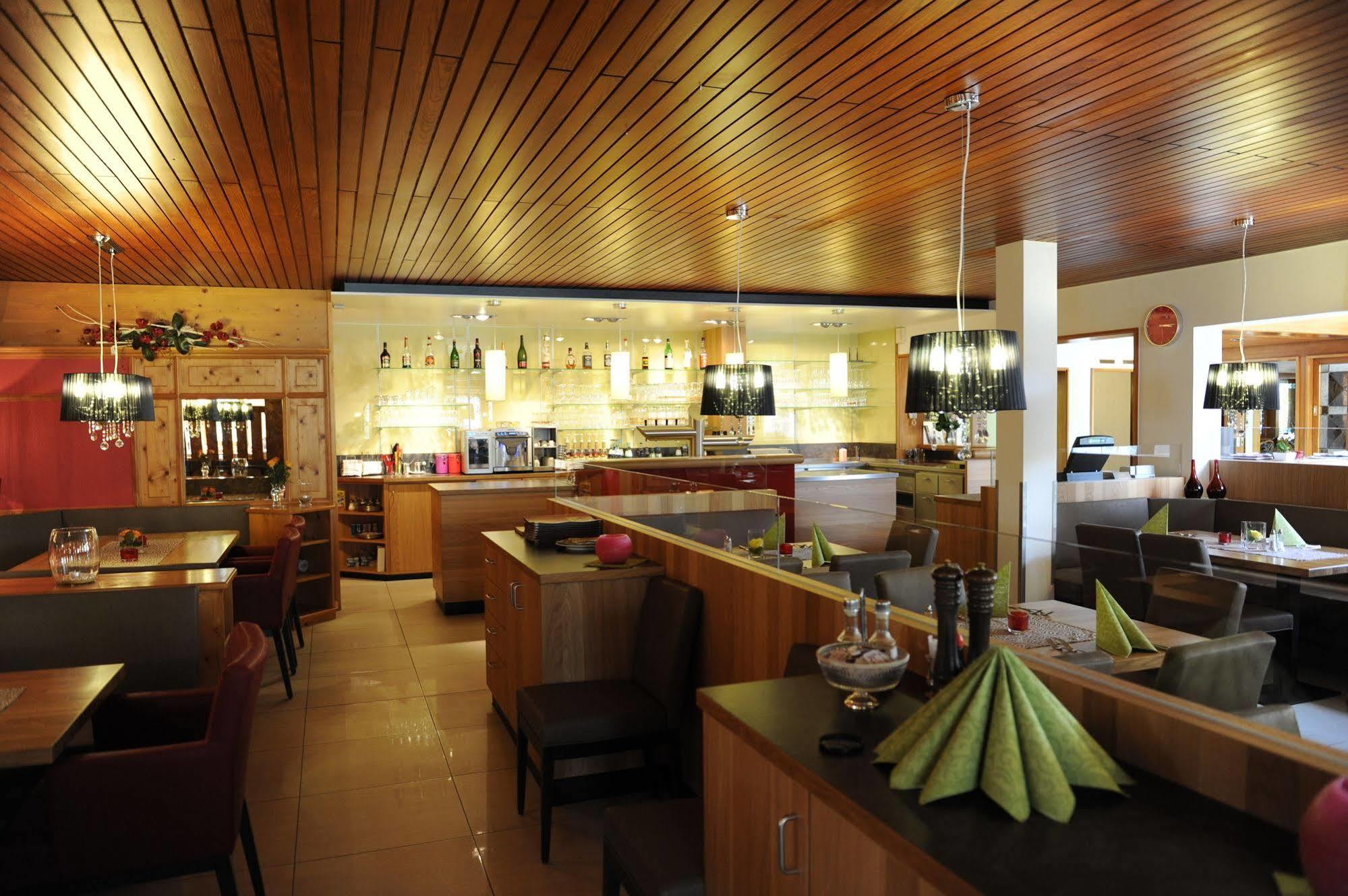 Hotel Hellers Twenty Four II -24H-Check-In- FDH Esterno foto